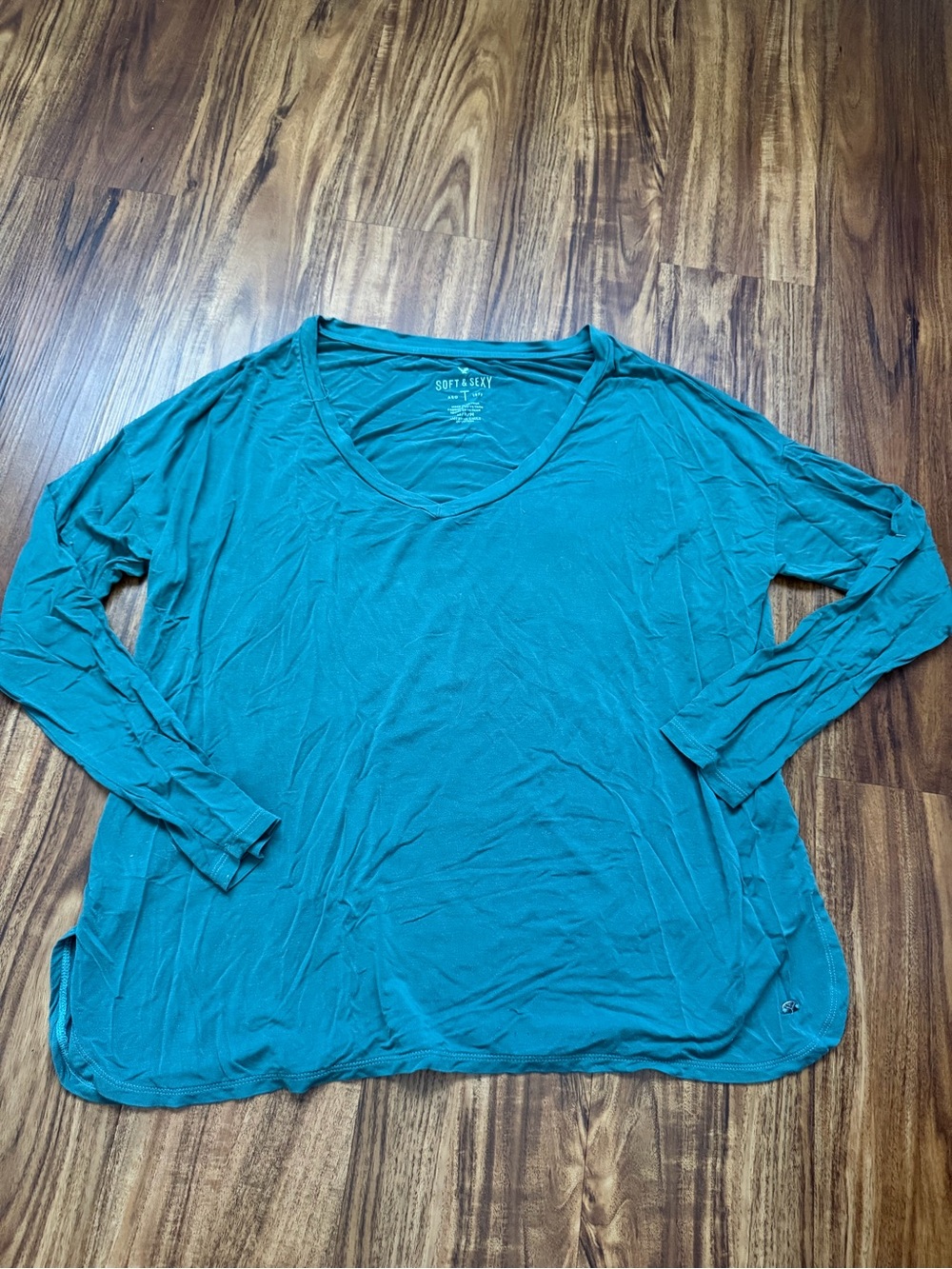Green Long-Sleeve V-Neck Women’s Top